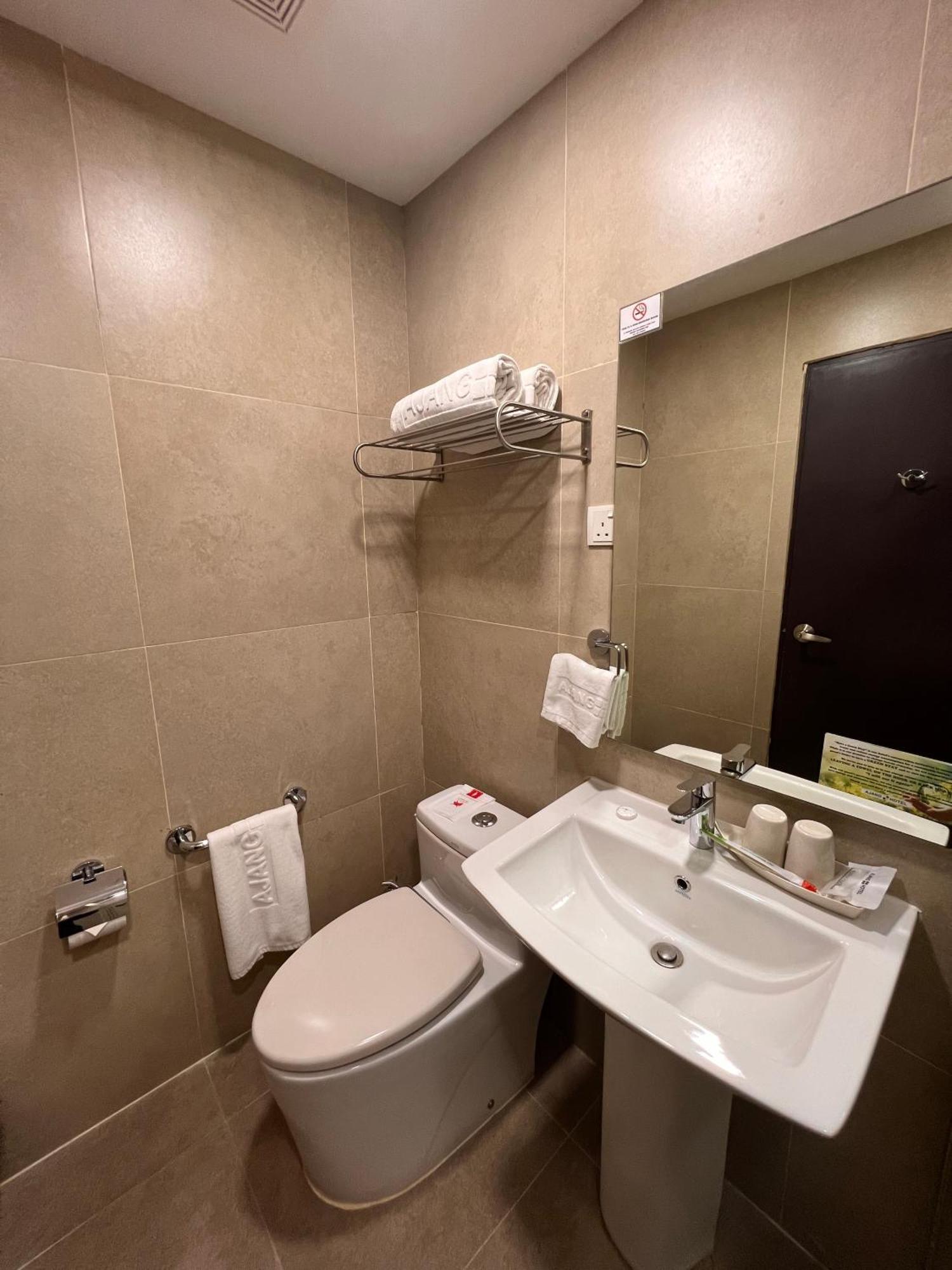 Ajang Hotel Miri Exterior photo