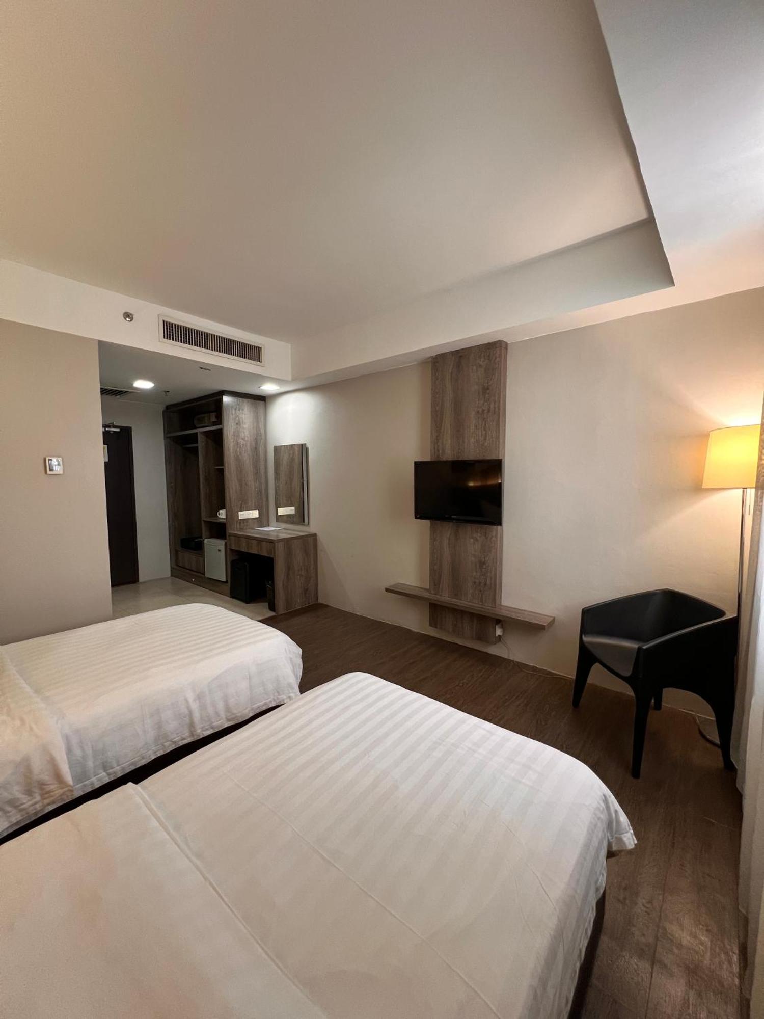 Ajang Hotel Miri Exterior photo